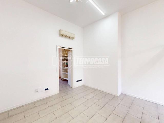 Negozio in vendita a Cinisello Balsamo