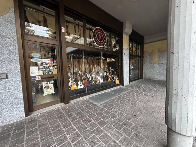 Negozio in vendita a Cinisello Balsamo