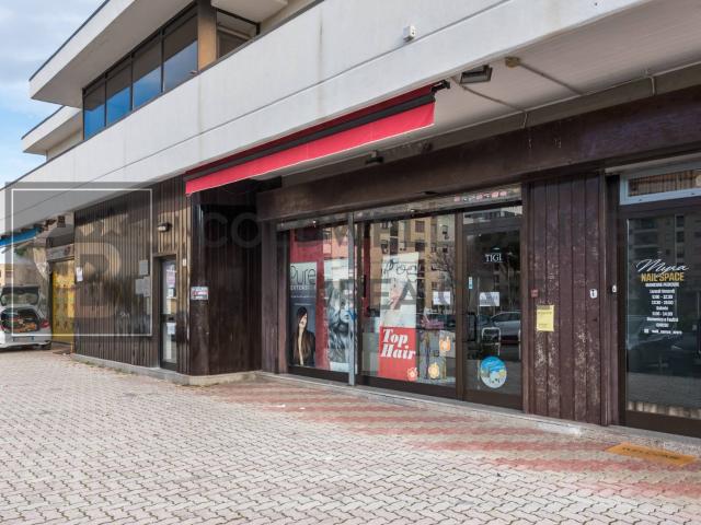 Negozio in vendita a Ciampino, Mura dei Francesi