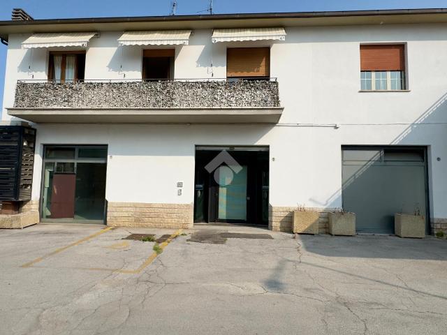 Negozio in vendita a Citta' Di Castello