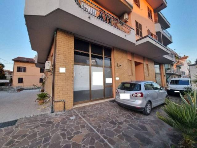 Negozio in vendita a Corridonia