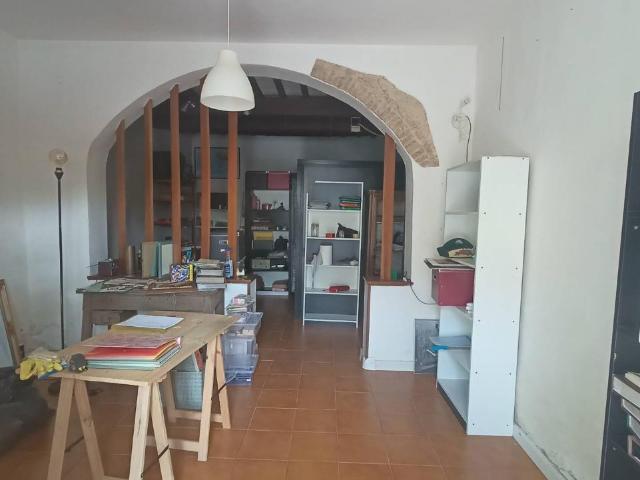 Negozio in vendita a Crespina Lorenzana