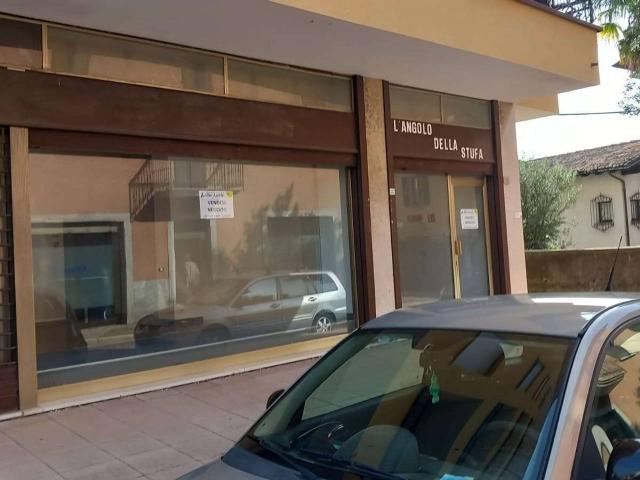 Negozio in vendita a Dongo