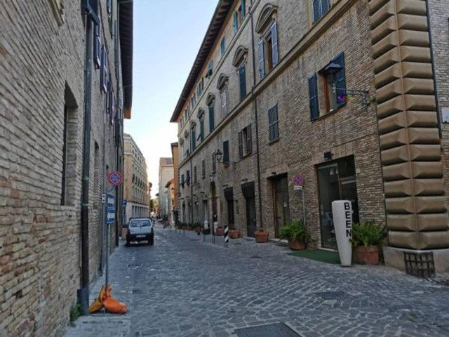 Negozio in vendita a Fano