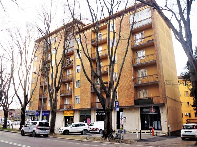 negozio in vendita a Ferrara, Entro Mura