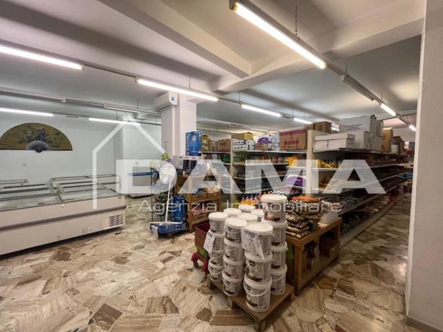 Negozio in vendita a Forli'