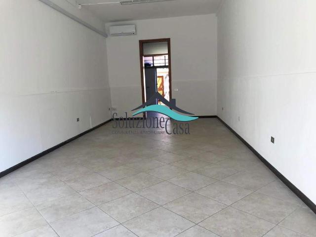 Negozio in vendita a Forli'