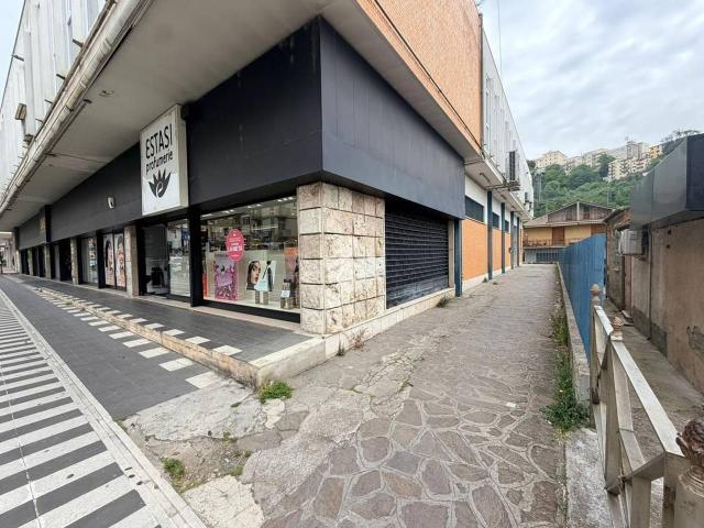 Negozio in vendita a Frosinone