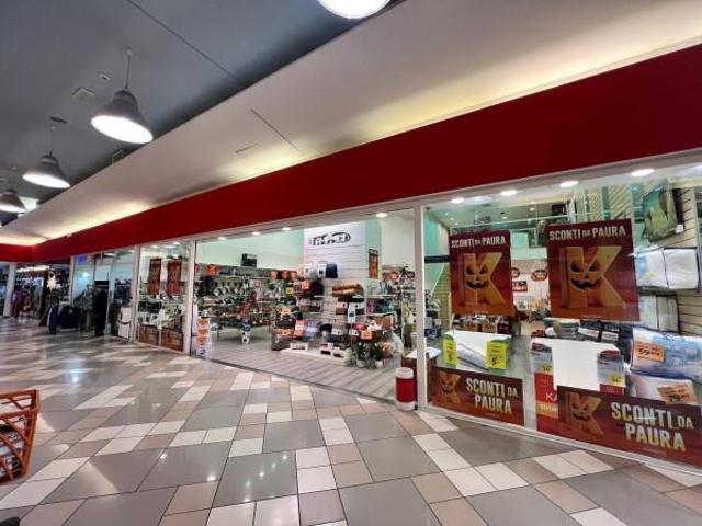 Negozio in vendita a Gallarate