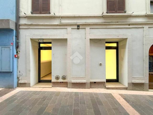 Negozio in vendita a Gardone Riviera