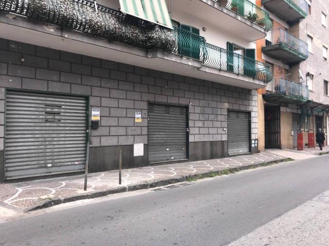 Negozio in vendita a Giugliano In Campania