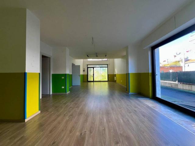 Negozio in vendita a Giulianova
