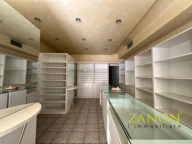 Negozio in vendita a Gorizia
