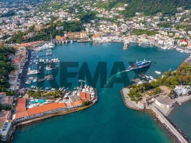 Negozio in vendita a Ischia
