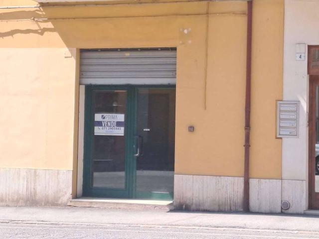 Negozio in vendita a Jesi