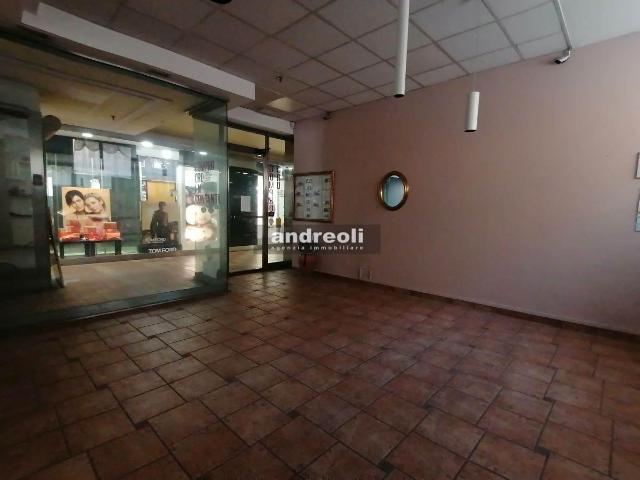 Negozio in vendita a Jesi