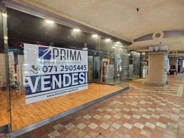 Negozio in vendita a Jesi