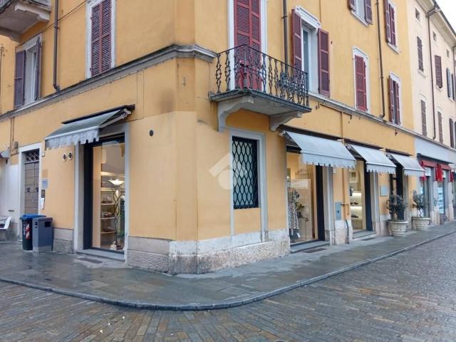 Negozio in vendita a Langhirano