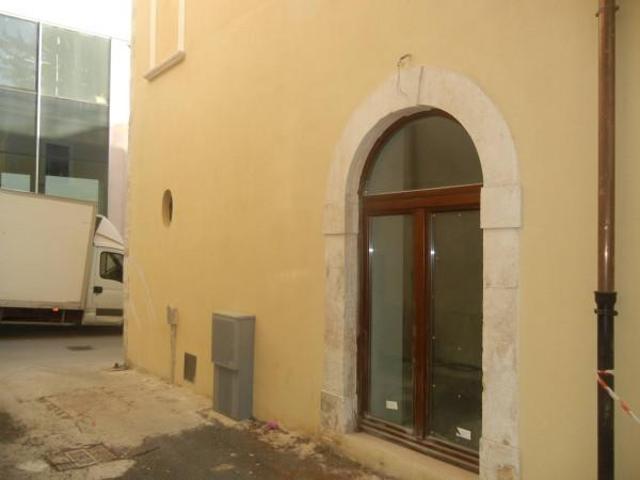 Negozio in vendita a L'Aquila
