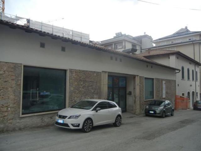 Negozio in vendita a L'Aquila