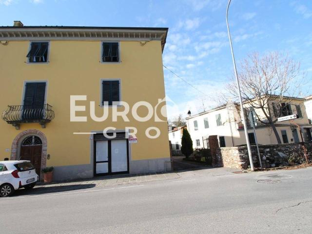 Negozio in vendita a Lucca