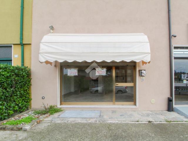 Negozio in vendita a Manerbio