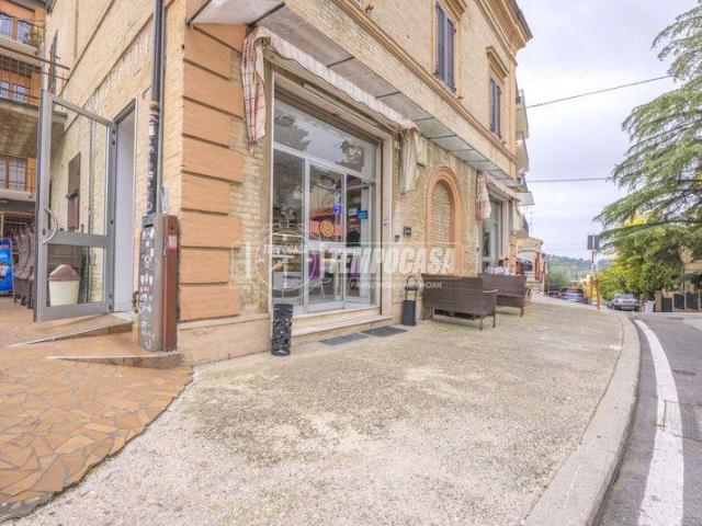 Negozio in vendita a Macerata