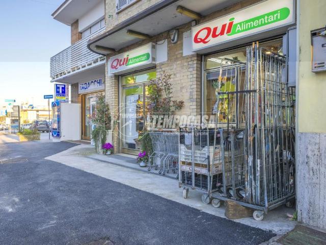 Negozio in vendita a Macerata