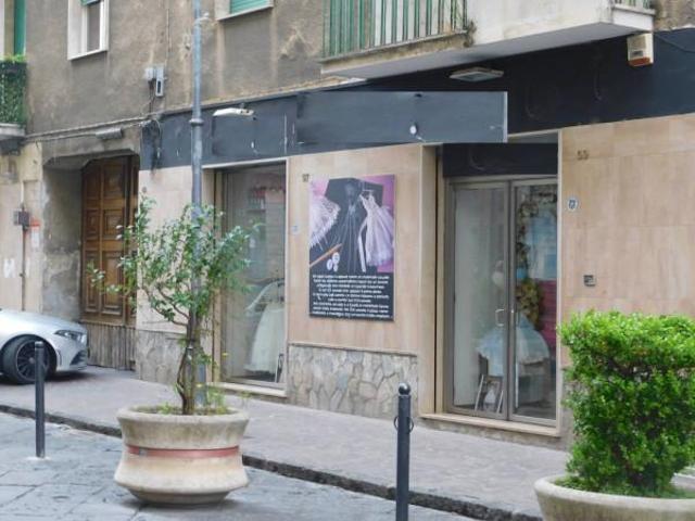 Negozio in vendita a Maddaloni