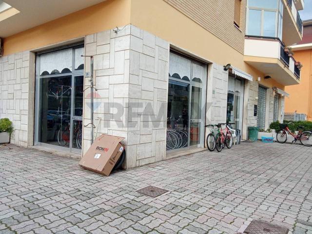 Negozio in vendita a Martinsicuro