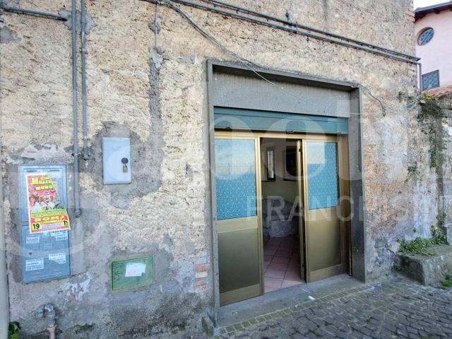 Negozio in vendita a Marino