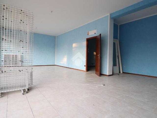Negozio in vendita a Marmirolo