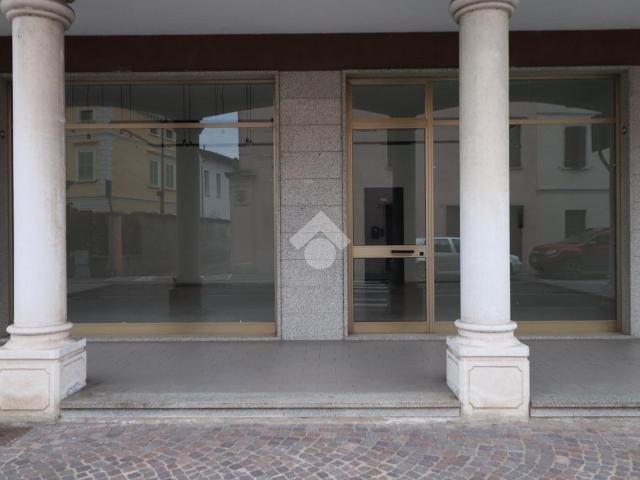 Negozio in vendita a Marmirolo