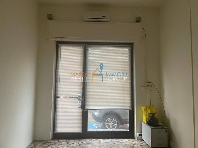 Negozio in vendita a Massa