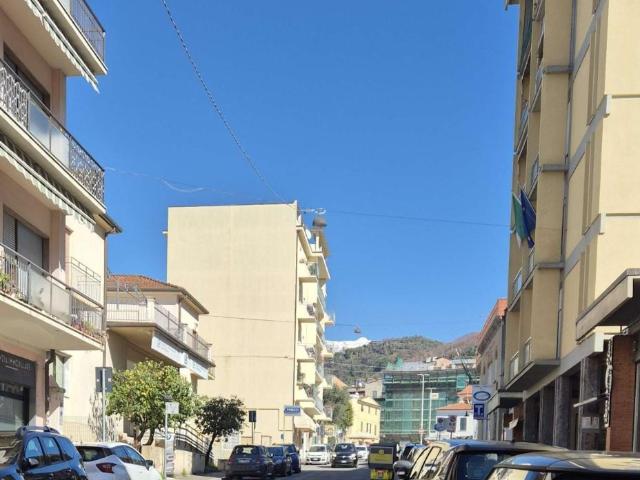 Negozio in vendita a Massa