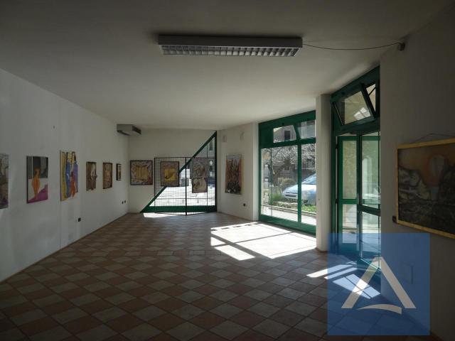 Negozio in vendita a Mezzocorona