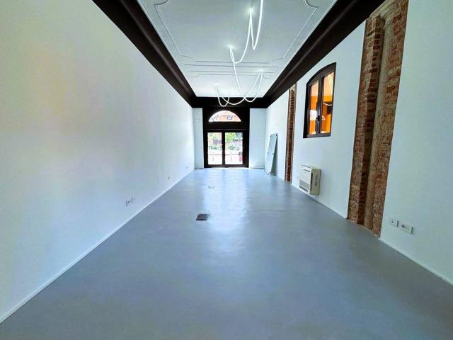 Negozio in vendita a Milano
