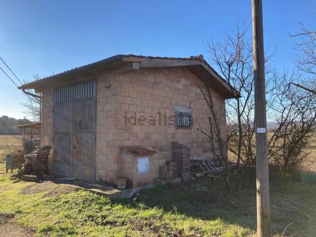 Negozio in vendita a Monteroni D'Arbia