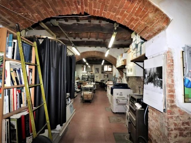 Negozio in vendita a Montevarchi