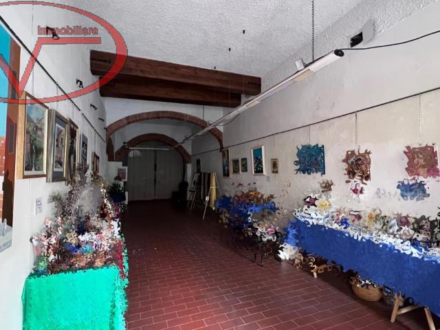 Negozio in vendita a Montevarchi