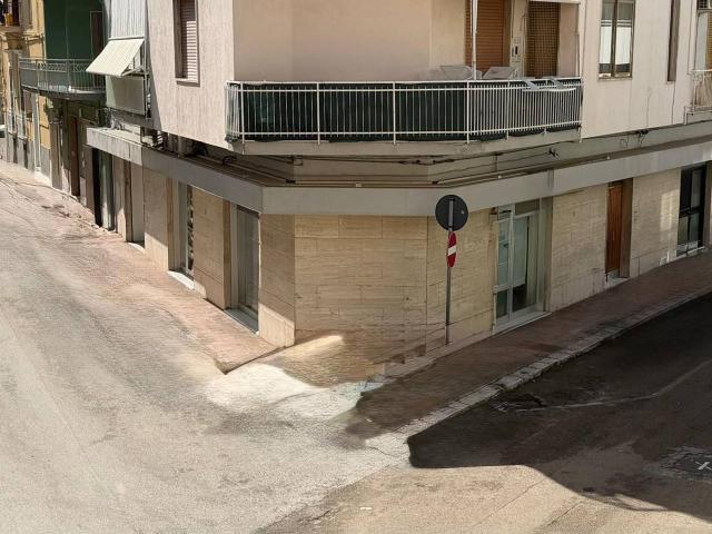 Negozio in vendita a Monopoli