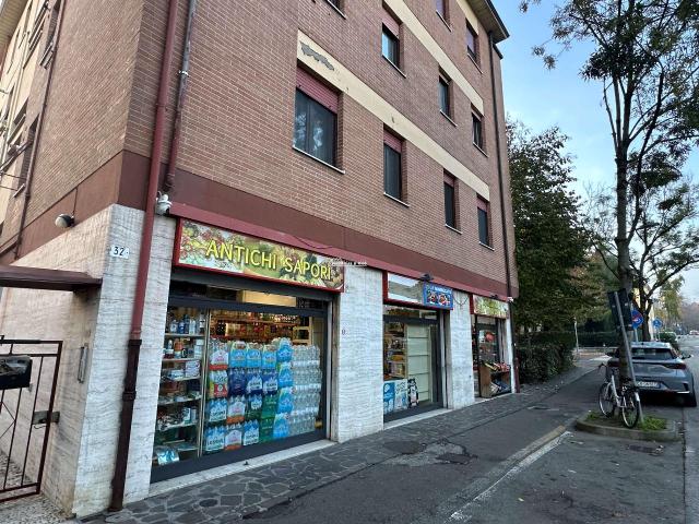 Negozio in vendita a Modena