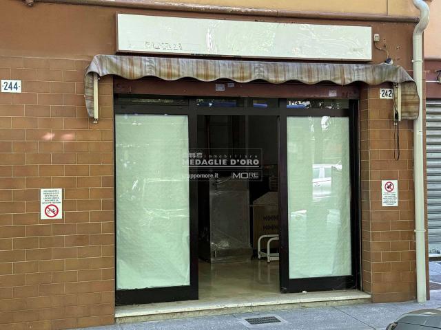 Negozio in vendita a Modena