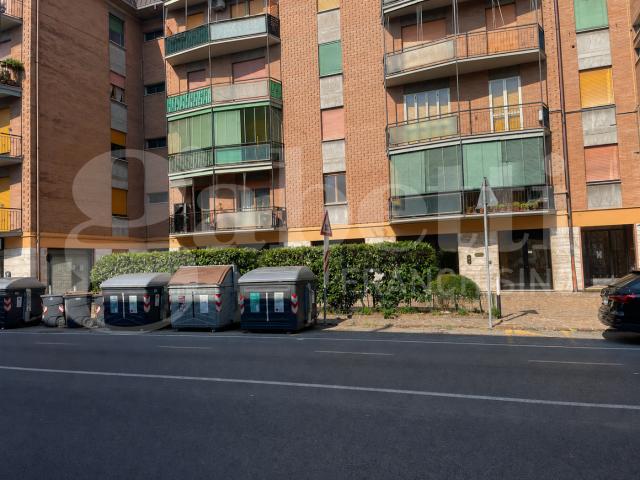 Negozio in vendita a Modena