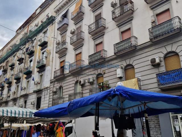 Negozio in vendita a Napoli