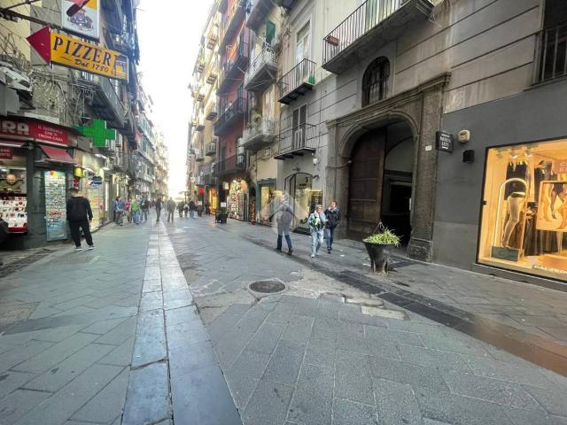 Negozio in vendita a Napoli