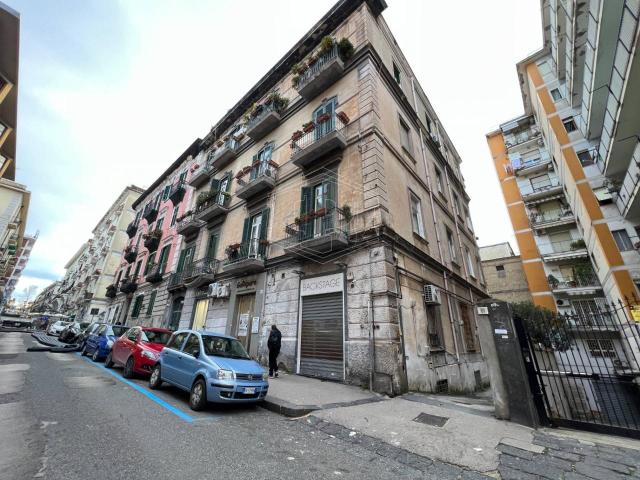 Negozio in vendita a Napoli
