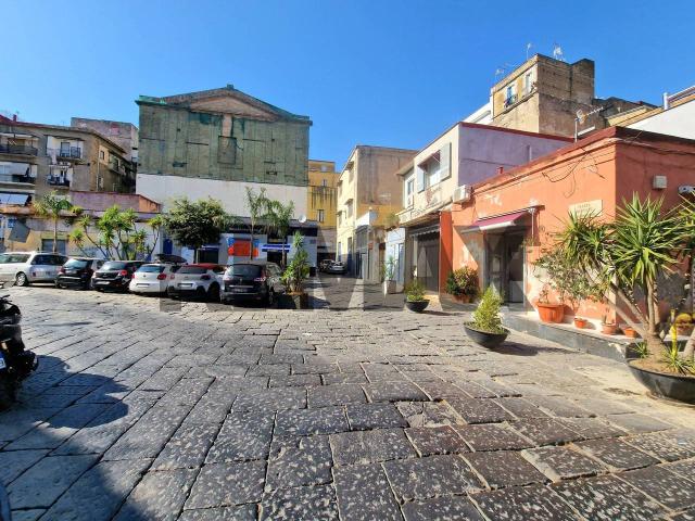 Negozio in vendita a Napoli