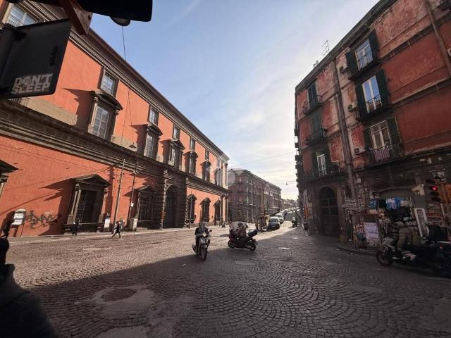 Negozio in vendita a Napoli