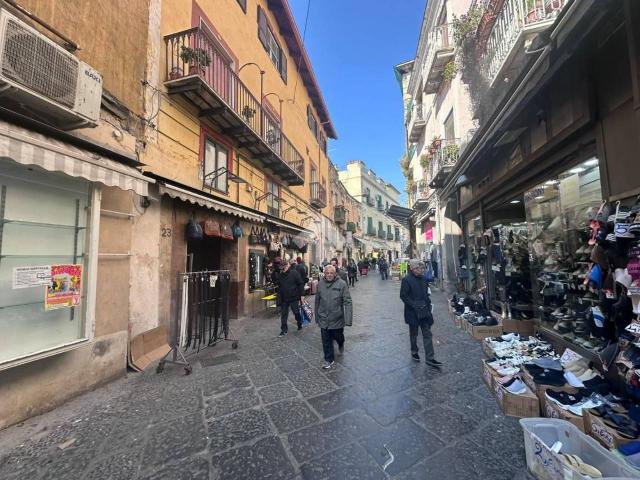 Negozio in vendita a Napoli